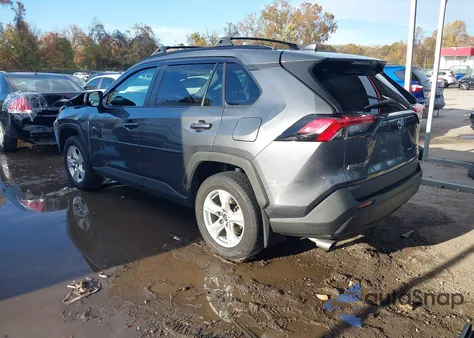 2021 Toyota Rav4 Xle z USA, uszkodzony, nr VIN 2T3P1RFV8MC182584